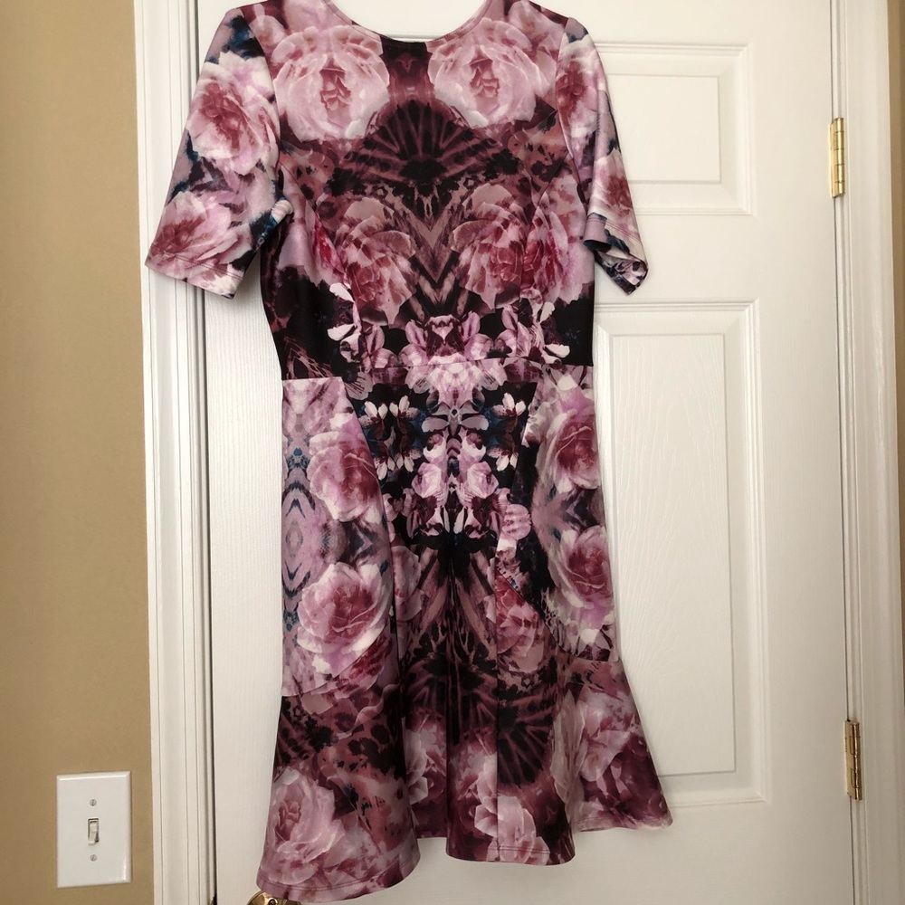 Gabby Skye floral fit and flare scuba dress - Picture 2 of 7